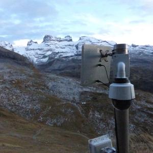 Swisscom Schweiz installiert für uns eine Funkbrücke zum Titlis, damit der Livestream ins Internet geladen werden kann (c) Linard Moll