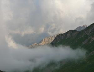 Nebel zieht den Hengliboden hoch