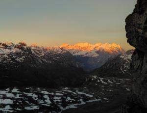 Berner Alpen im Morgenrot