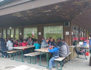 Die Älplerfamilien am Infoabend in der Tannalp