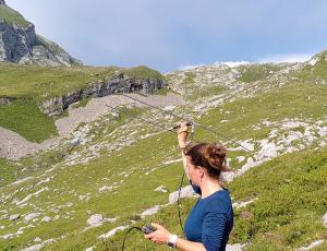 Auf der Suche nach Luzerna mit Antenne und Empfänger